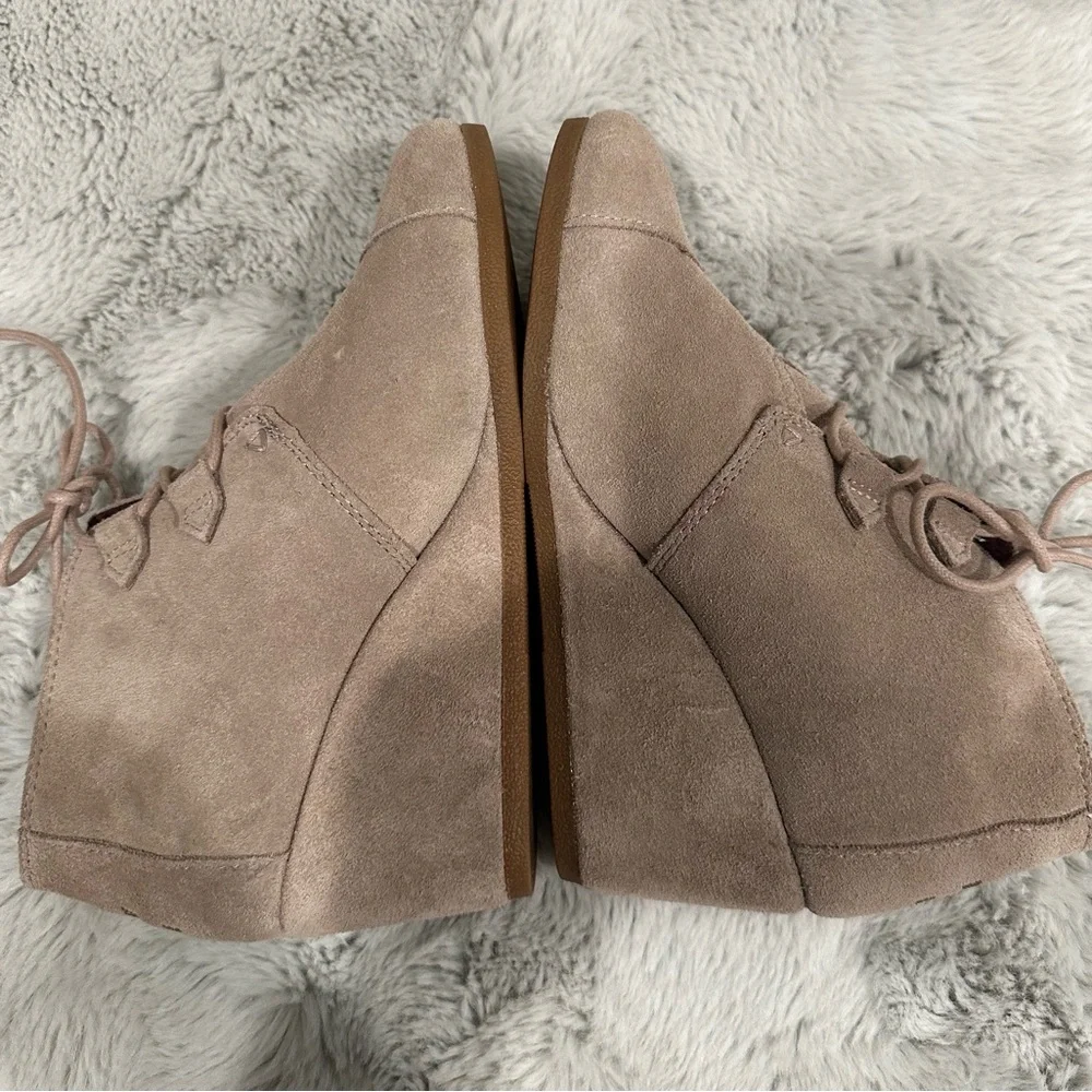 TOMS Desert Wedge Suede Booties Beige Lace Up Boho Ankle Boots 8.5